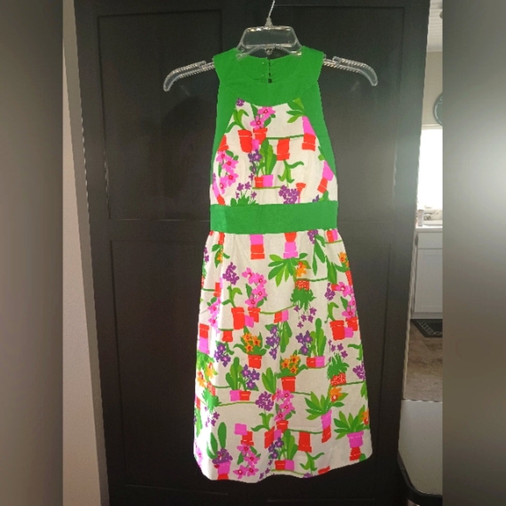 Malia Honolulu Vintage sundress. Buttons at neck in back. Green, pink, orange
